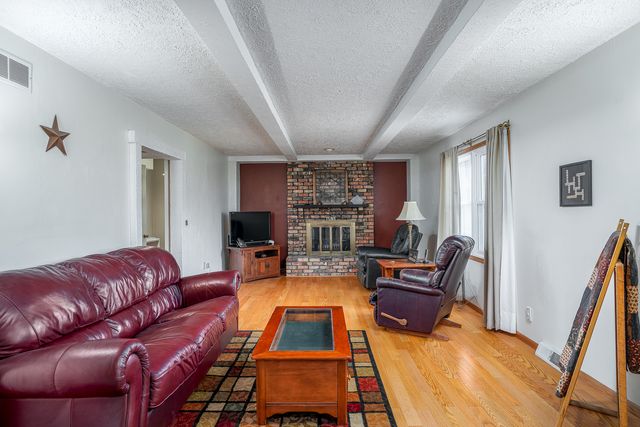 9 Valley View Drive, Blue Grass, IA 52726