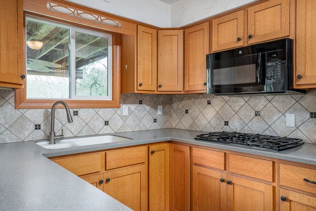 9 Valley View Drive, Blue Grass, IA 52726