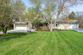 9 Valley View Drive, Blue Grass, IA 52726