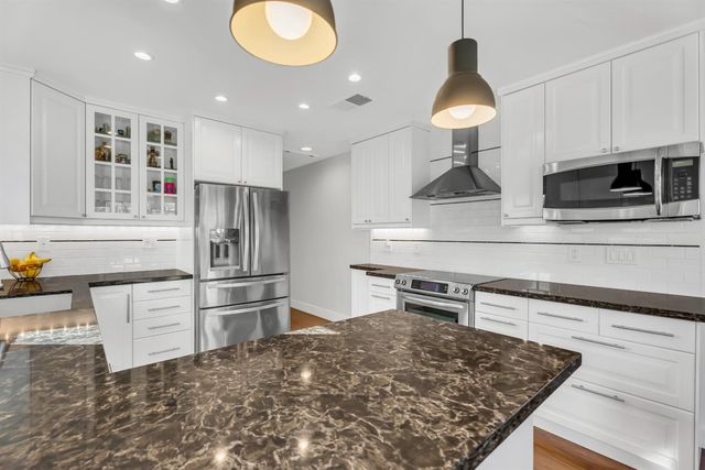 5415 Del Rio Rd, Sacramento, CA 95822