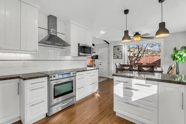 5415 Del Rio Rd, Sacramento, CA 95822