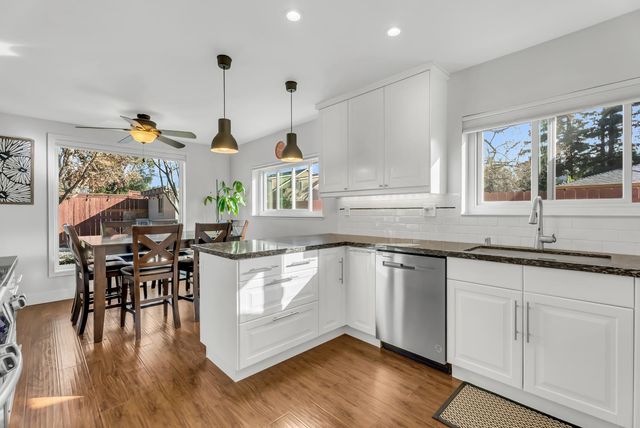 5415 Del Rio Rd, Sacramento, CA 95822