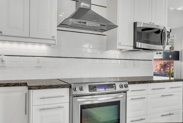 5415 Del Rio Rd, Sacramento, CA 95822