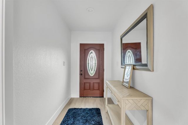 5415 Del Rio Rd, Sacramento, CA 95822