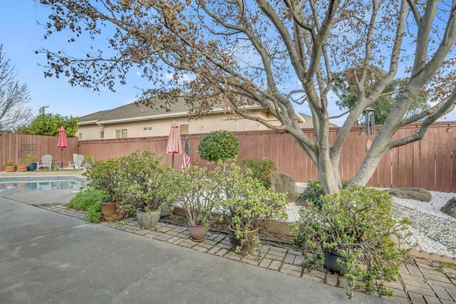 5415 Del Rio Rd, Sacramento, CA 95822