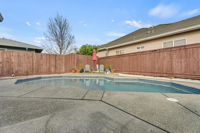 5415 Del Rio Rd, Sacramento, CA 95822