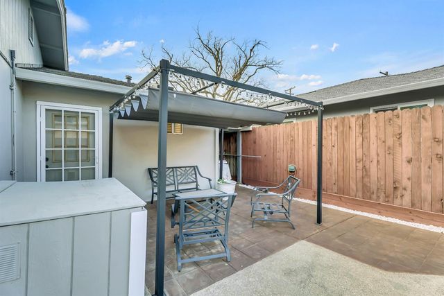 5415 Del Rio Rd, Sacramento, CA 95822