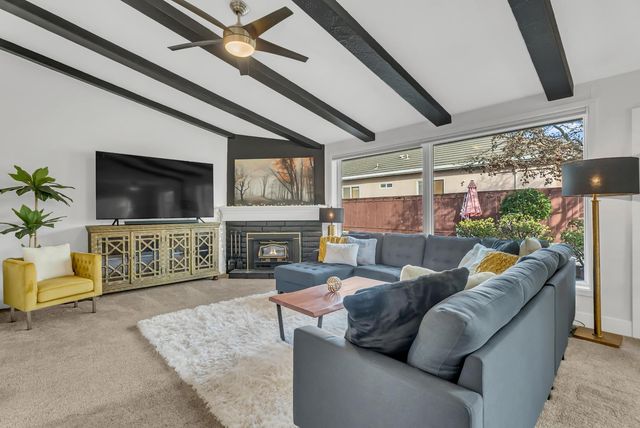 5415 Del Rio Rd, Sacramento, CA 95822