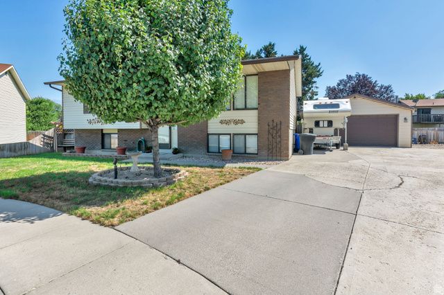 8262 S 1600 W, West Jordan, UT 84088