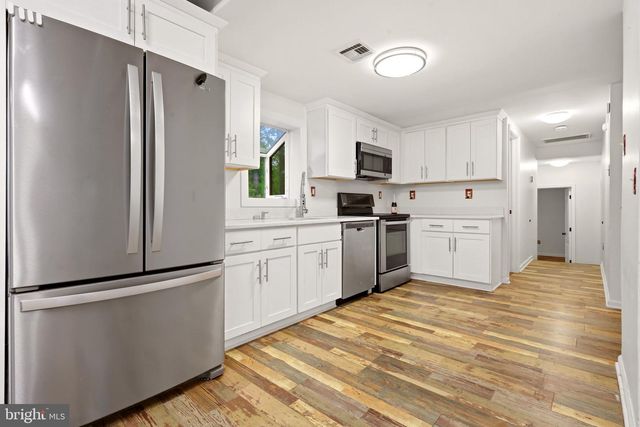 6 SHORE CIR, Browns Mills, NJ 08015