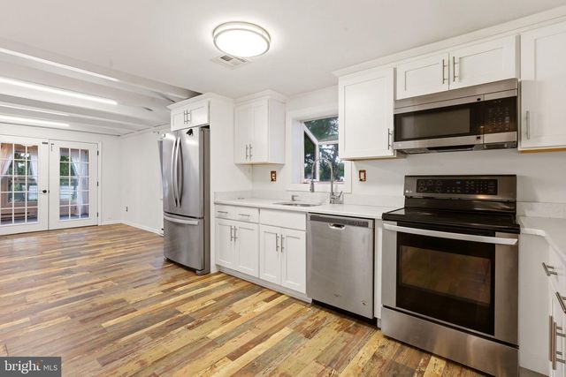 6 SHORE CIR, Browns Mills, NJ 08015