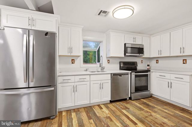 6 SHORE CIR, Browns Mills, NJ 08015