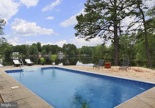 6 SHORE CIR, Browns Mills, NJ 08015