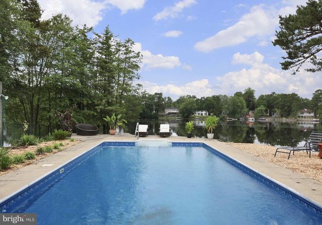 6 SHORE CIR, Browns Mills, NJ 08015