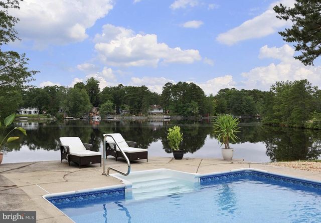 6 SHORE CIR, Browns Mills, NJ 08015
