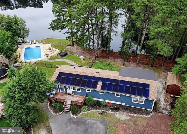 6 SHORE CIR, Browns Mills, NJ 08015