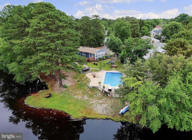 6 SHORE CIR, Browns Mills, NJ 08015