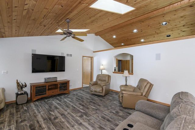 130 Chestnut WAY, North Prairie, WI 53153