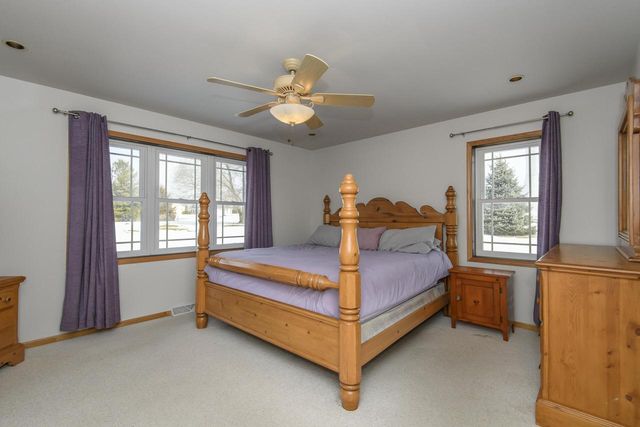 130 Chestnut WAY, North Prairie, WI 53153