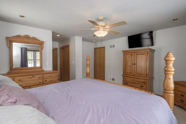 130 Chestnut WAY, North Prairie, WI 53153