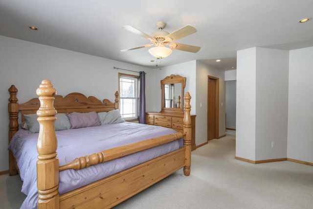 130 Chestnut WAY, North Prairie, WI 53153