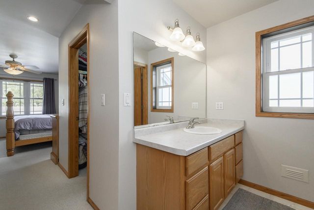 130 Chestnut WAY, North Prairie, WI 53153