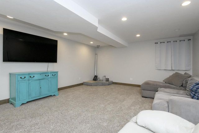 130 Chestnut WAY, North Prairie, WI 53153