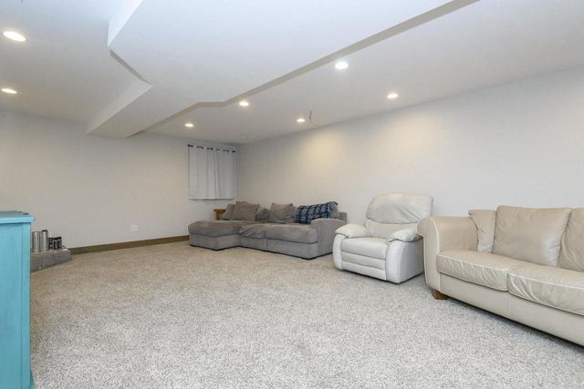 130 Chestnut WAY, North Prairie, WI 53153