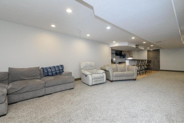 130 Chestnut WAY, North Prairie, WI 53153