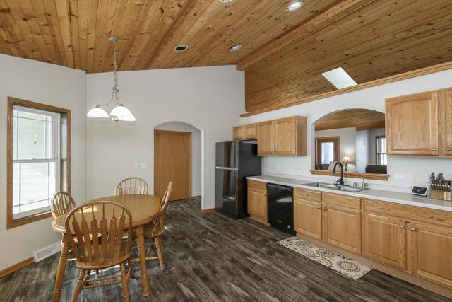 130 Chestnut WAY, North Prairie, WI 53153