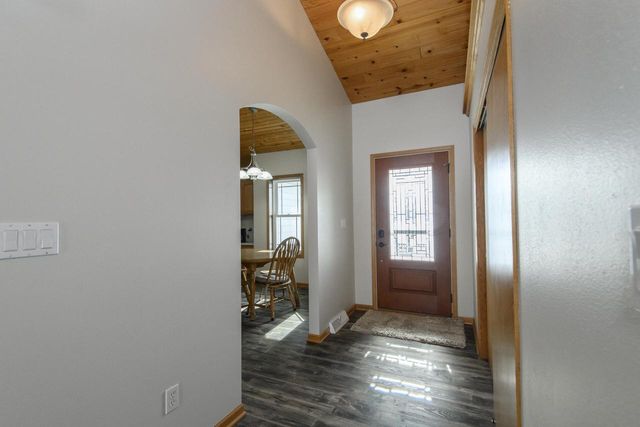 130 Chestnut WAY, North Prairie, WI 53153