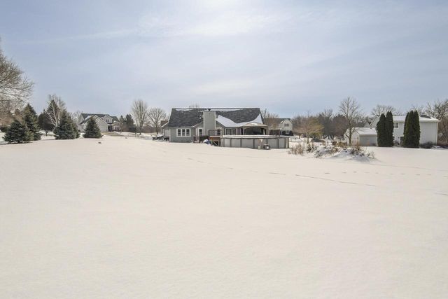 130 Chestnut WAY, North Prairie, WI 53153