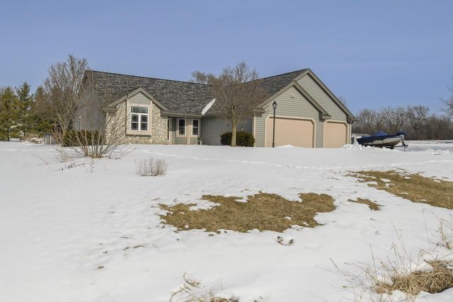 130 Chestnut WAY, North Prairie, WI 53153