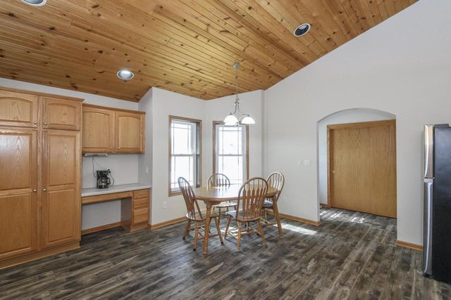 130 Chestnut WAY, North Prairie, WI 53153