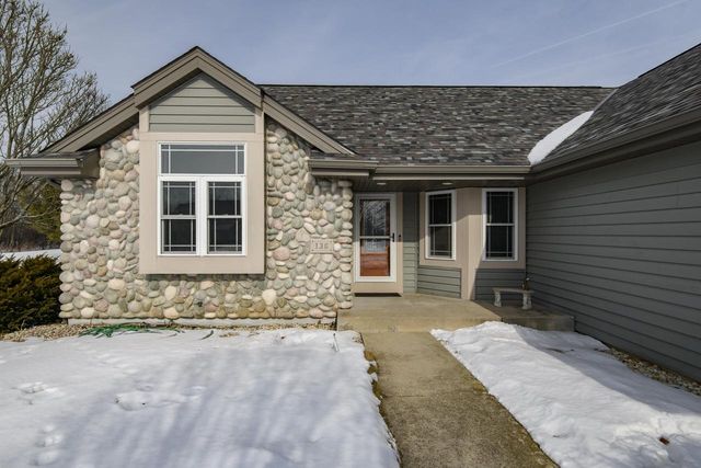 130 Chestnut WAY, North Prairie, WI 53153