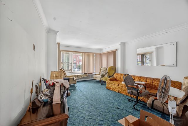 7817 S Euclid Avenue, Chicago, IL 60649