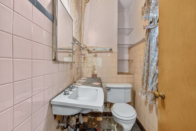 7817 S Euclid Avenue, Chicago, IL 60649