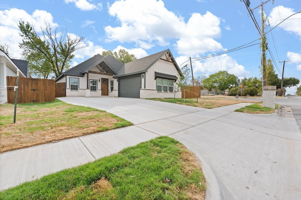 813 Tierney Road, Fort Worth, TX 76112 — photo 2