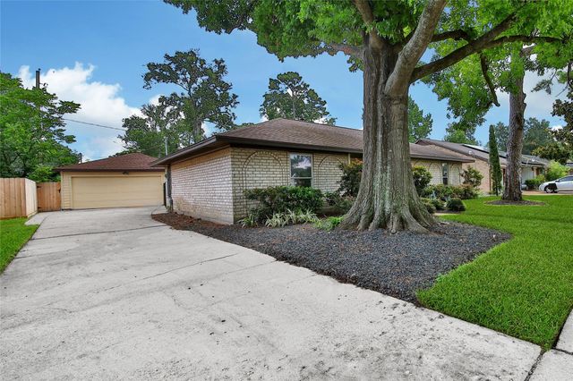 9250 Blankenship Drive, Houston, TX 77080