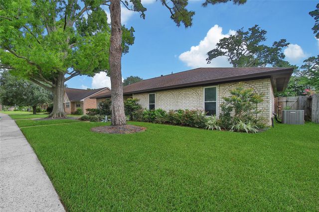 9250 Blankenship Drive, Houston, TX 77080