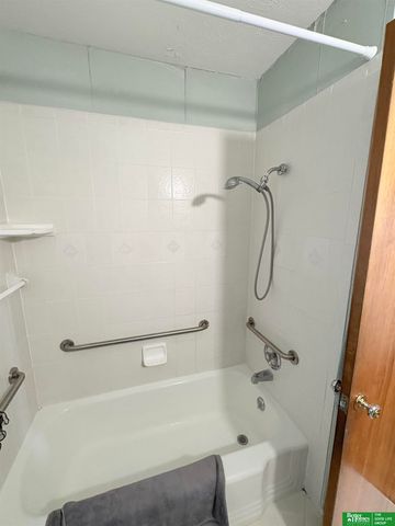 12210 Seldin Drive, Omaha, NE 68144