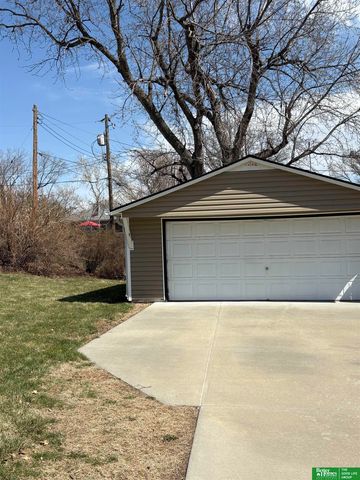 12210 Seldin Drive, Omaha, NE 68144