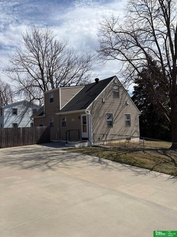 12210 Seldin Drive, Omaha, NE 68144