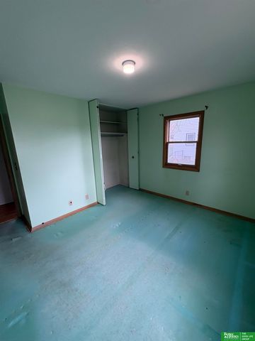 12210 Seldin Drive, Omaha, NE 68144