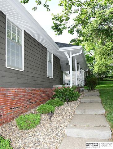 605 S 126 Street, Omaha, NE 68154
