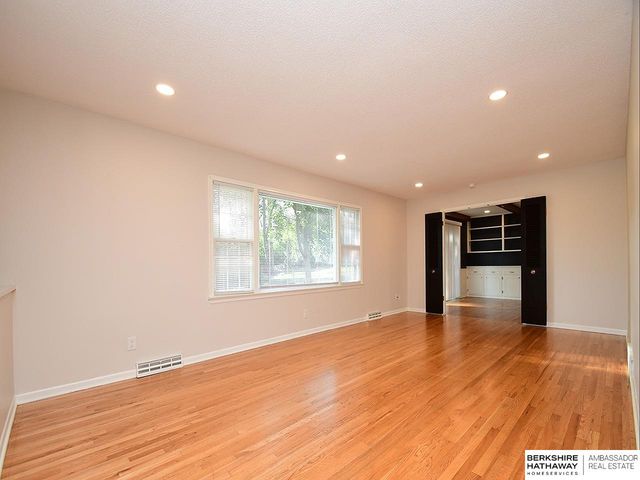 605 S 126 Street, Omaha, NE 68154