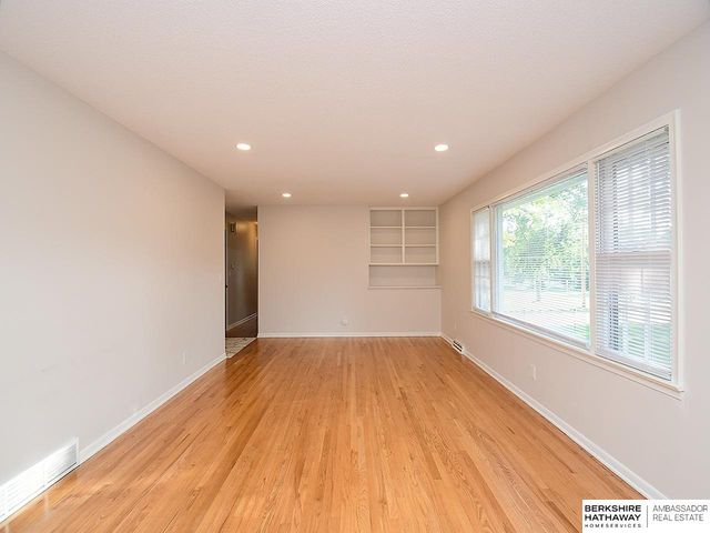 605 S 126 Street, Omaha, NE 68154