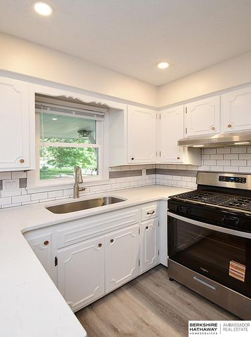 605 S 126 Street, Omaha, NE 68154