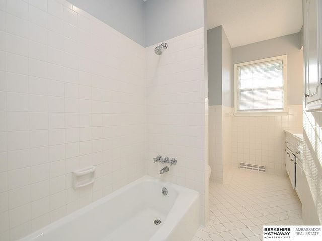 605 S 126 Street, Omaha, NE 68154