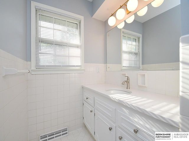 605 S 126 Street, Omaha, NE 68154